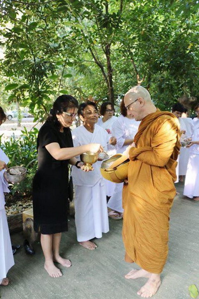 รพ.ชัยนาทนเรนทรจัดกิจกรรมปฏิบัติธรรม ถวายเป็นพระราชกุศล ในวันที่ 29 - 1 ธันวาคม 2559