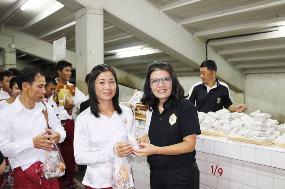 โรงพยาบาลชัยนาทนเรนทร นำโดย พญ.ณัฐภร ประกอบ ผู้อำนวยการโรงพยาบาลชัยนาทนเรนทร ได้แจกอาหารกลุ่มชาติพันธ์ 41 ชนเผ่า รวมกว่า 4,000 คน