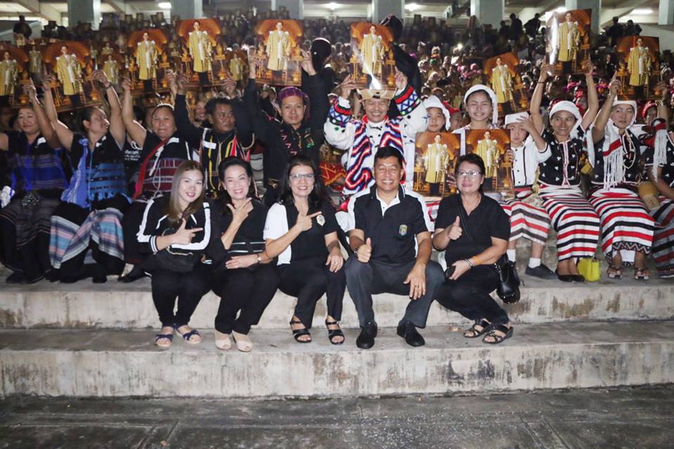 โรงพยาบาลชัยนาทนเรนทร นำโดย พญ.ณัฐภร ประกอบ ผู้อำนวยการโรงพยาบาลชัยนาทนเรนทร ได้แจกอาหารกลุ่มชาติพันธ์ 41 ชนเผ่า รวมกว่า 4,000 คน