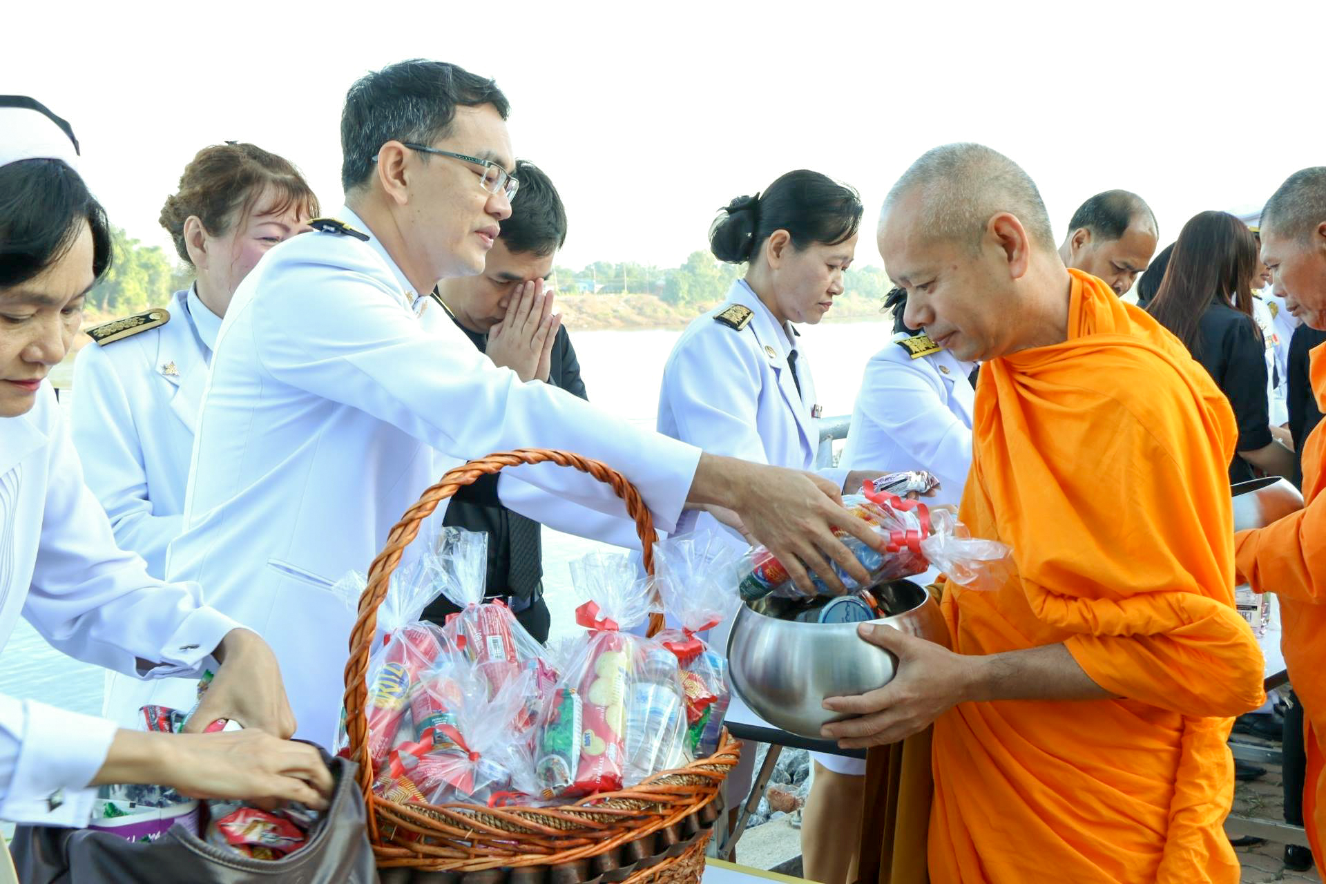 รพ.ชัยนาทนเรนทร "รวมพลังแห่งความภักดี"