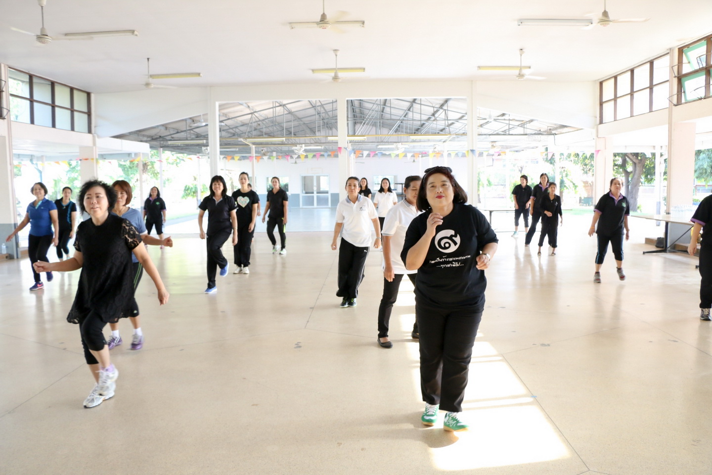 "ออกกำลังกายเพื่อสุขภาพ" โรงพยาบาลชัยนาทนเรนทร เพิ่มพลังในการทำงาน ในวันที่ 14 ธันวาคม พ.ศ. 2559