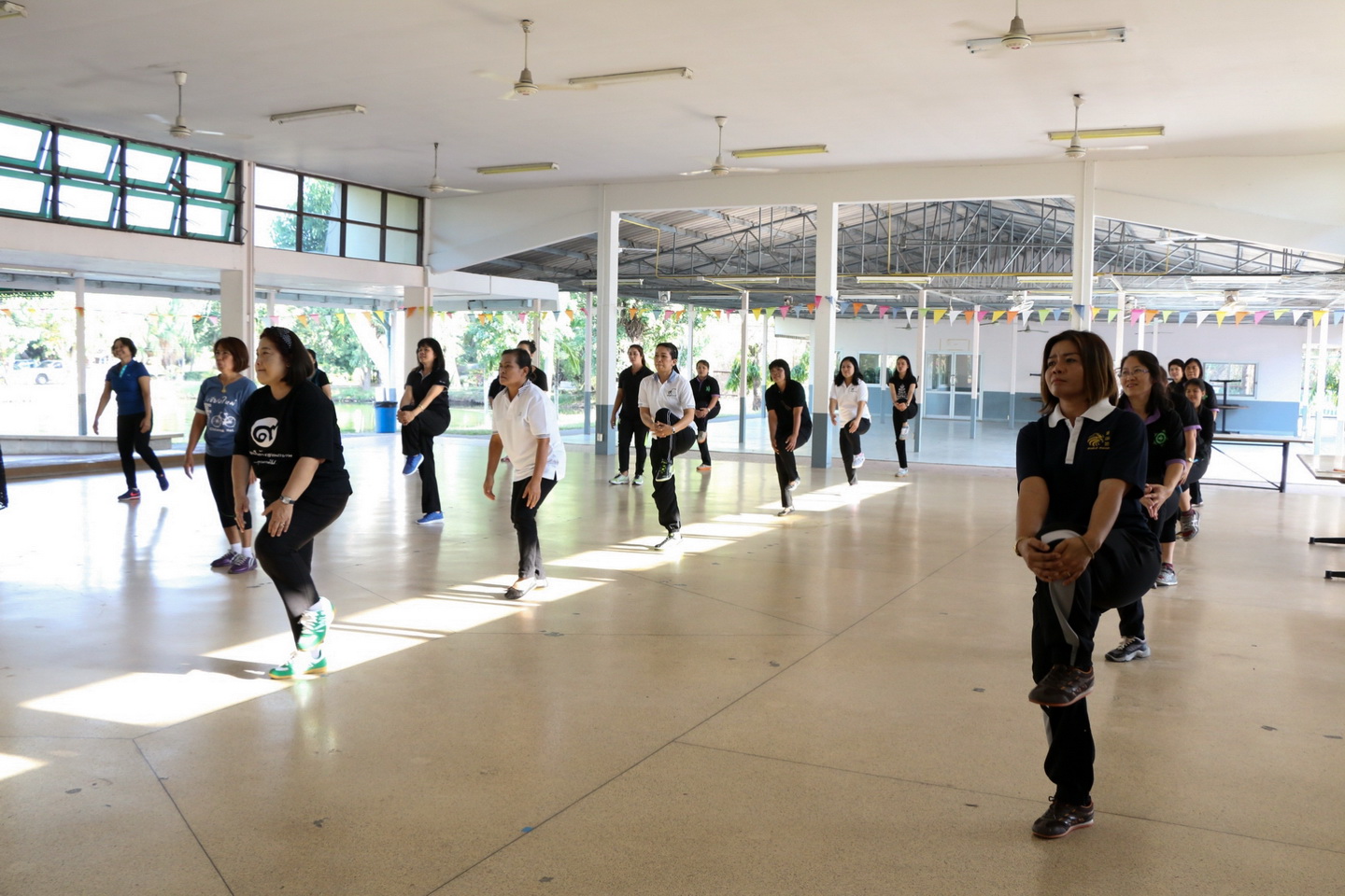 "ออกกำลังกายเพื่อสุขภาพ" โรงพยาบาลชัยนาทนเรนทร เพิ่มพลังในการทำงาน ในวันที่ 14 ธันวาคม พ.ศ. 2559