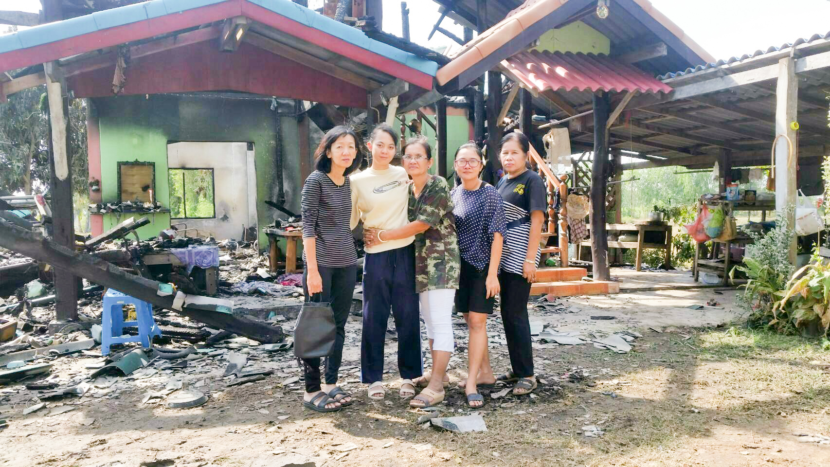รพ.ชัยนาทนเรนทรมอบเงินช่วยเหลือแก้เจ้าหน้าที่ รพ.ชัยนาทนเรนทรประสบเหตุไฟไหม้บ้าน