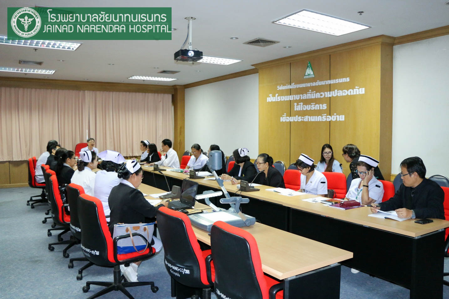 ผอ.รพ.ชัยนาทนเรนทร นำบุคลากรปรกาศเจตนารมณ์ "สุจริตตามรอยพ่อ ขอทำดีเพื่อแผ่นดิน"