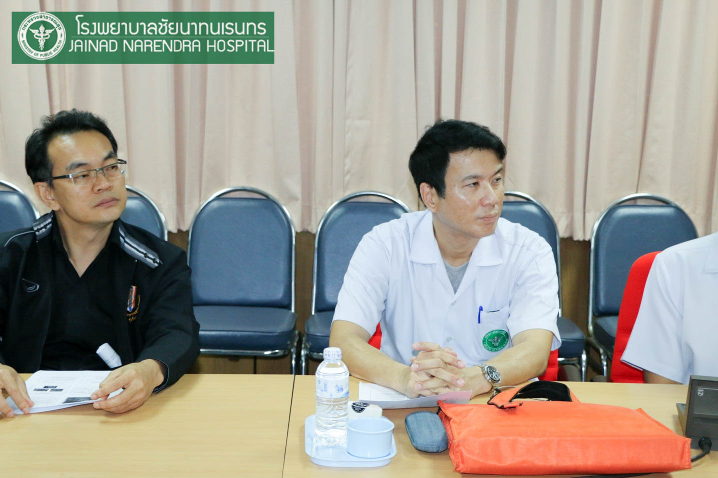 ผอ.รพ.ชัยนาทนเรนทร นำบุคลากรปรกาศเจตนารมณ์ "สุจริตตามรอยพ่อ ขอทำดีเพื่อแผ่นดิน"