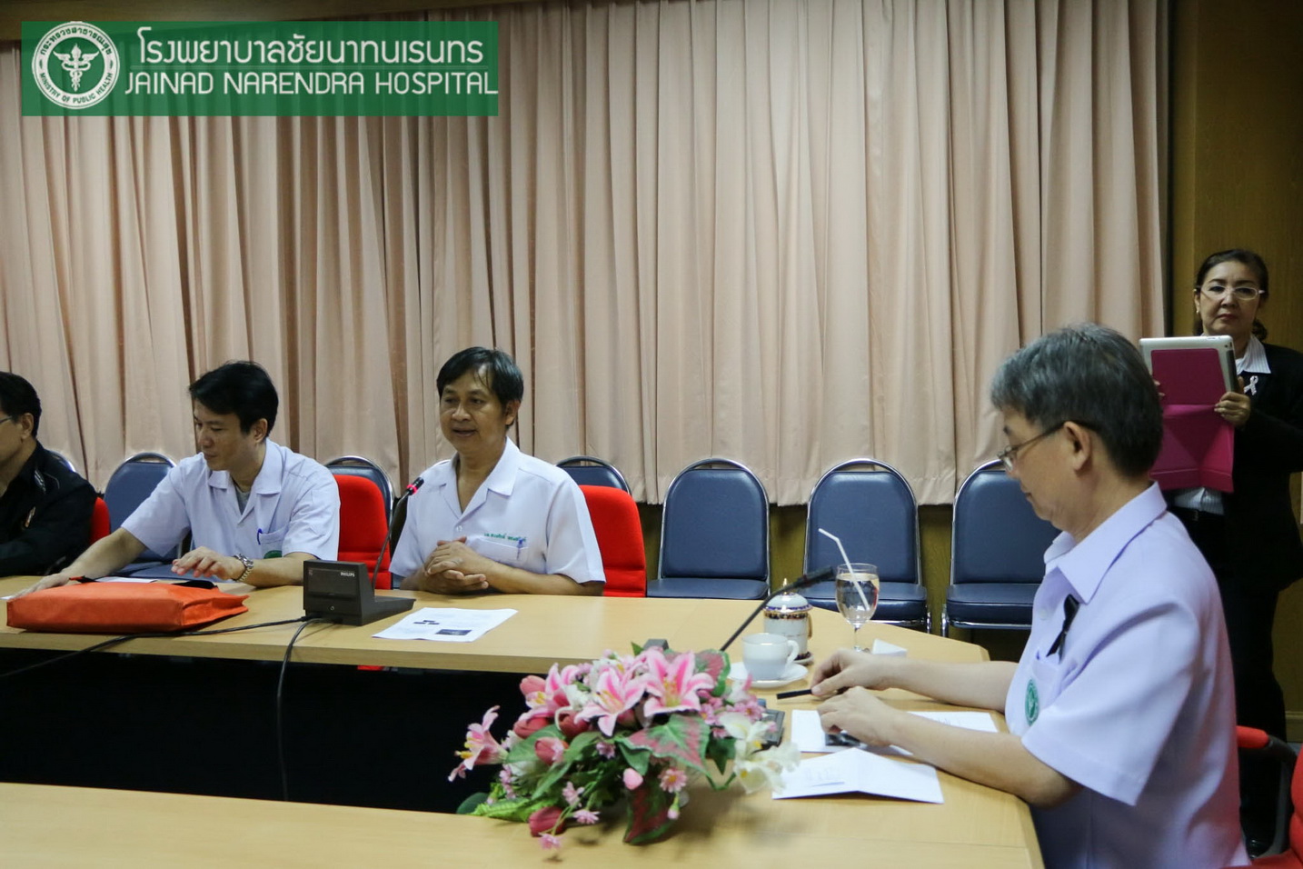 ผู้ตรวจฯ เขต 3 ชี้แจงนโยบาย ให้กำลังใจเจ้าหน้าที่ รพ.ชัยนาทนเรนทร เตรียมความพร้อมดูแลประชาชนช่วงเทศกาลปีใหม่ 2560
