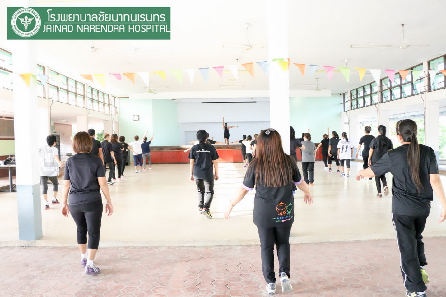 รพ.ชัยนาทนเรนทร จัดกิจกรรม "ออกกำลังกายเพื่อสุขภาพ"