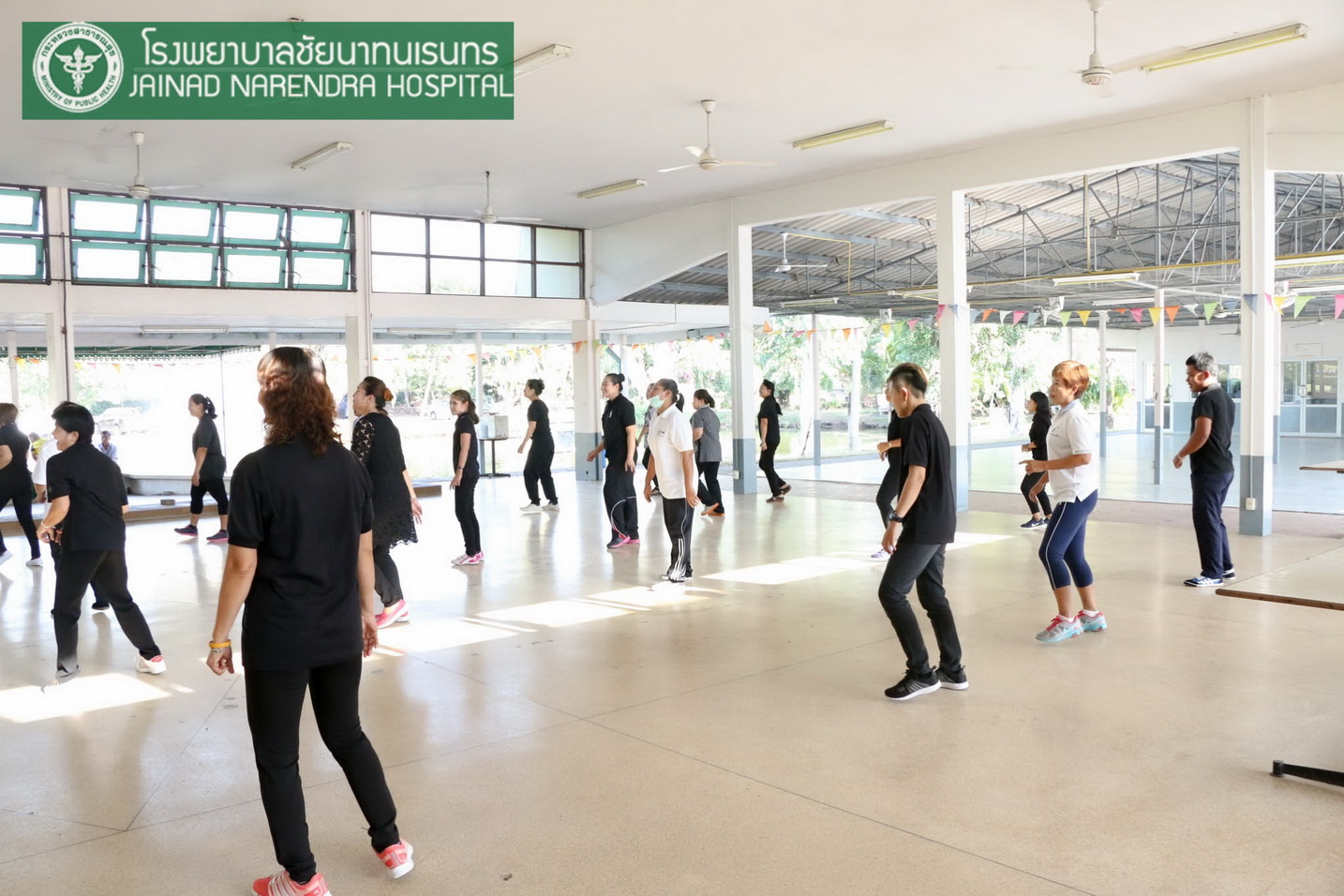 รพ.ชัยนาทนเรนทร จัดกิจกรรม "ออกกำลังกายเพื่อสุขภาพ"