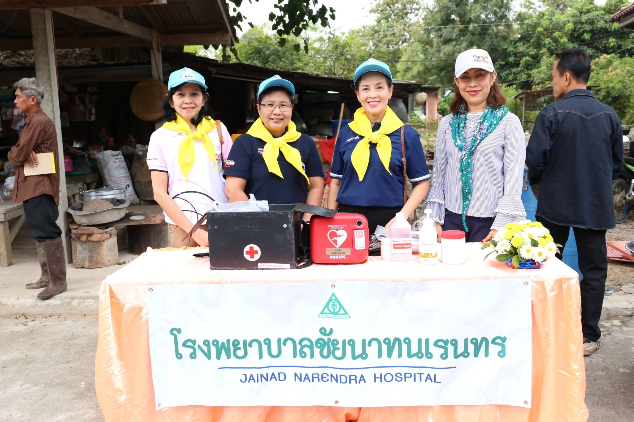 ร่วมพิธีทำบุญตักบาตรถวายพระราชกุศลพระบาทสมเด็จพระปรมินทรมหาภูมิพลอดุลยเดช บรมนาถบพิตร เนื่องในวันคล้ายวันเฉลิมพระชนมพรรษา วันชาติ และวันพ่อแห่งชาติ และร่วมพิธีปล่อยพันธุ์ปลา 500,000 ตัว