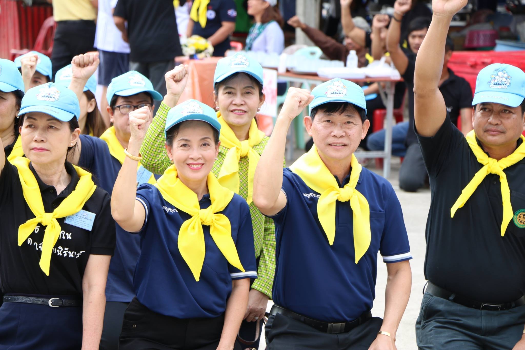 ร่วมพิธีทำบุญตักบาตรถวายพระราชกุศลพระบาทสมเด็จพระปรมินทรมหาภูมิพลอดุลยเดช บรมนาถบพิตร เนื่องในวันคล้ายวันเฉลิมพระชนมพรรษา วันชาติ และวันพ่อแห่งชาติ และร่วมพิธีปล่อยพันธุ์ปลา 500,000 ตัว