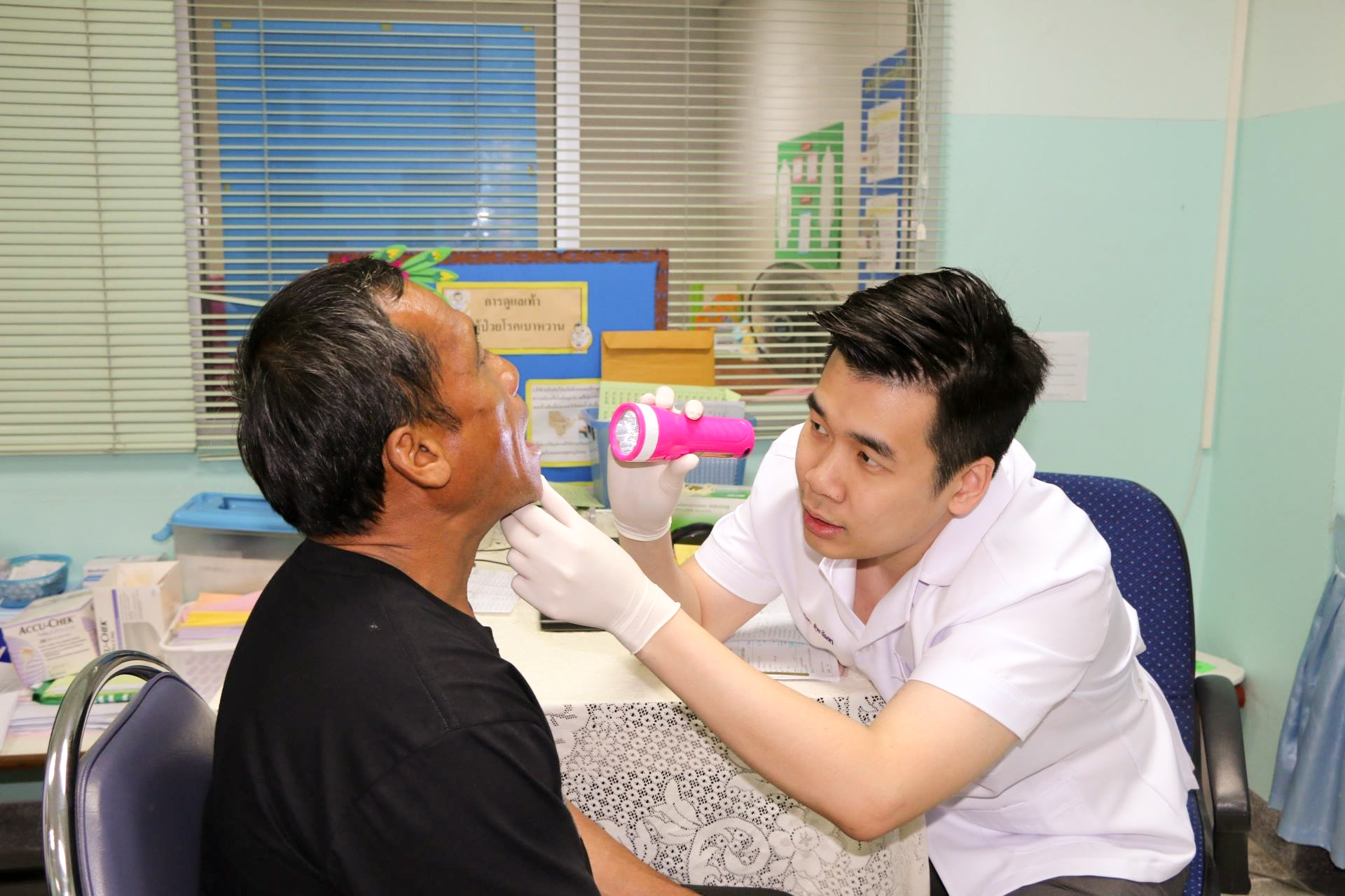 รพ.ชัยนาทนเรนทร "วันอัมพาตโลก"