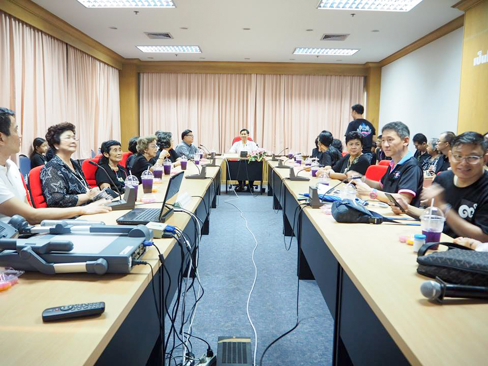 คณะศิษย์เก่า ร.ร.สวนกุหลาบวิทยาลัย บริจาคเงิน 100,00 บาท
