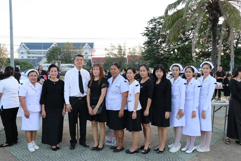 ร่วมพิธีทำบุญตักบาตรข้าวสาร อาหารแห้ง อุทิศถวายเป็นพระราชกุศลแด่พระบาทสมเด็จพระปรมินทรมหาภูมิพลอดุลยเดช ครบ 50 วัน